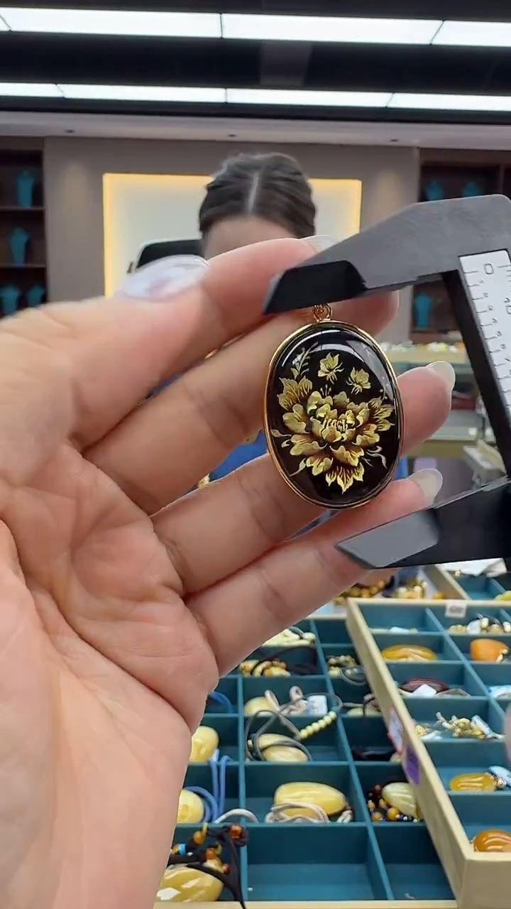 琥珀颈饰未镶嵌297秒拍号 假一罚三 