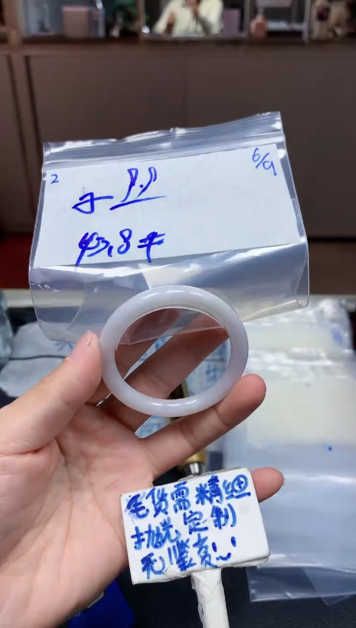 未镶嵌定制翡翠妮****っ2毛货需精细抛光手镯拍一发一