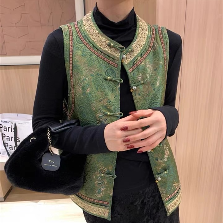 悠子美兮复古改良唐装马甲雅丹风上衣欧洲国风2024秋冬盘扣棉马夹