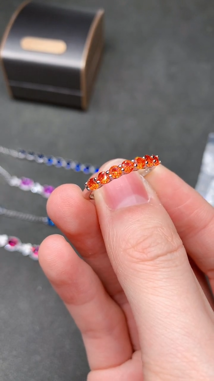 【闪购商品】彩色蓝宝石戒指银S925镶嵌.........