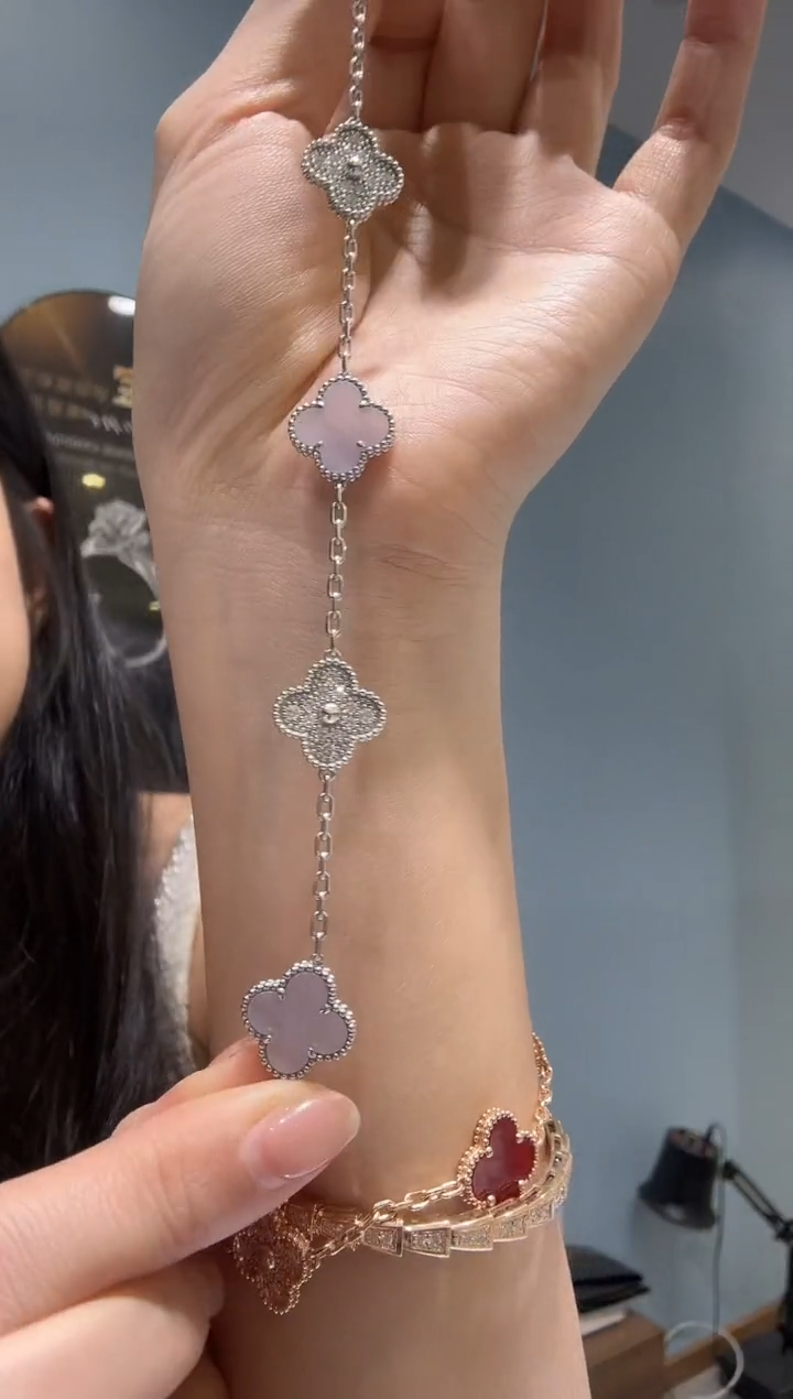 【闪购商品】钻石/18K金镶嵌紫隔钻5花手链