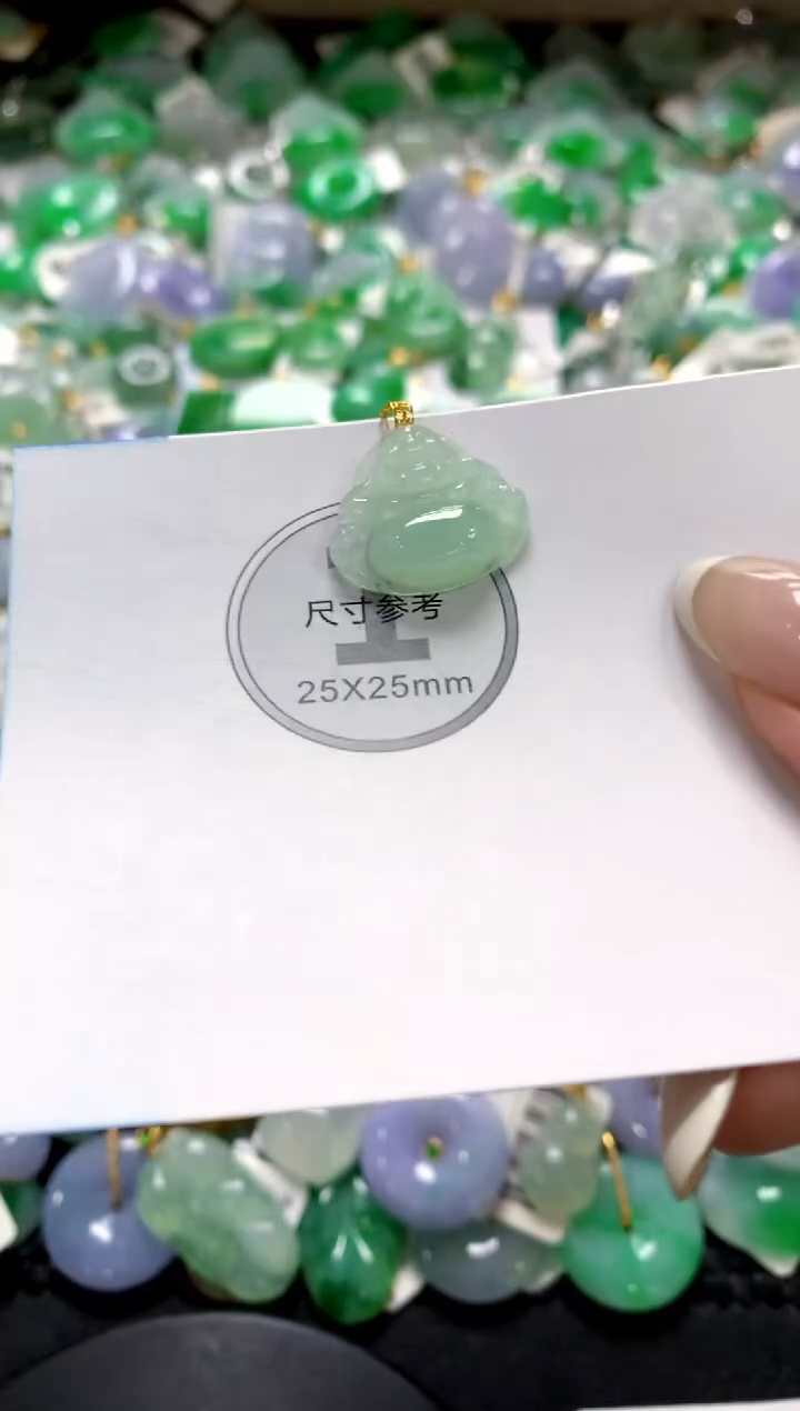 翡翠18K金镶嵌颈饰1111111111111111