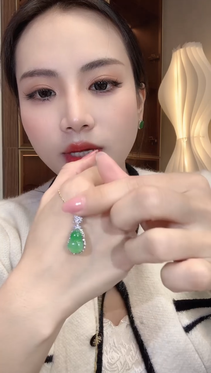 【闪购商品】翡翠吊坠(不含链)18K金镶嵌C11