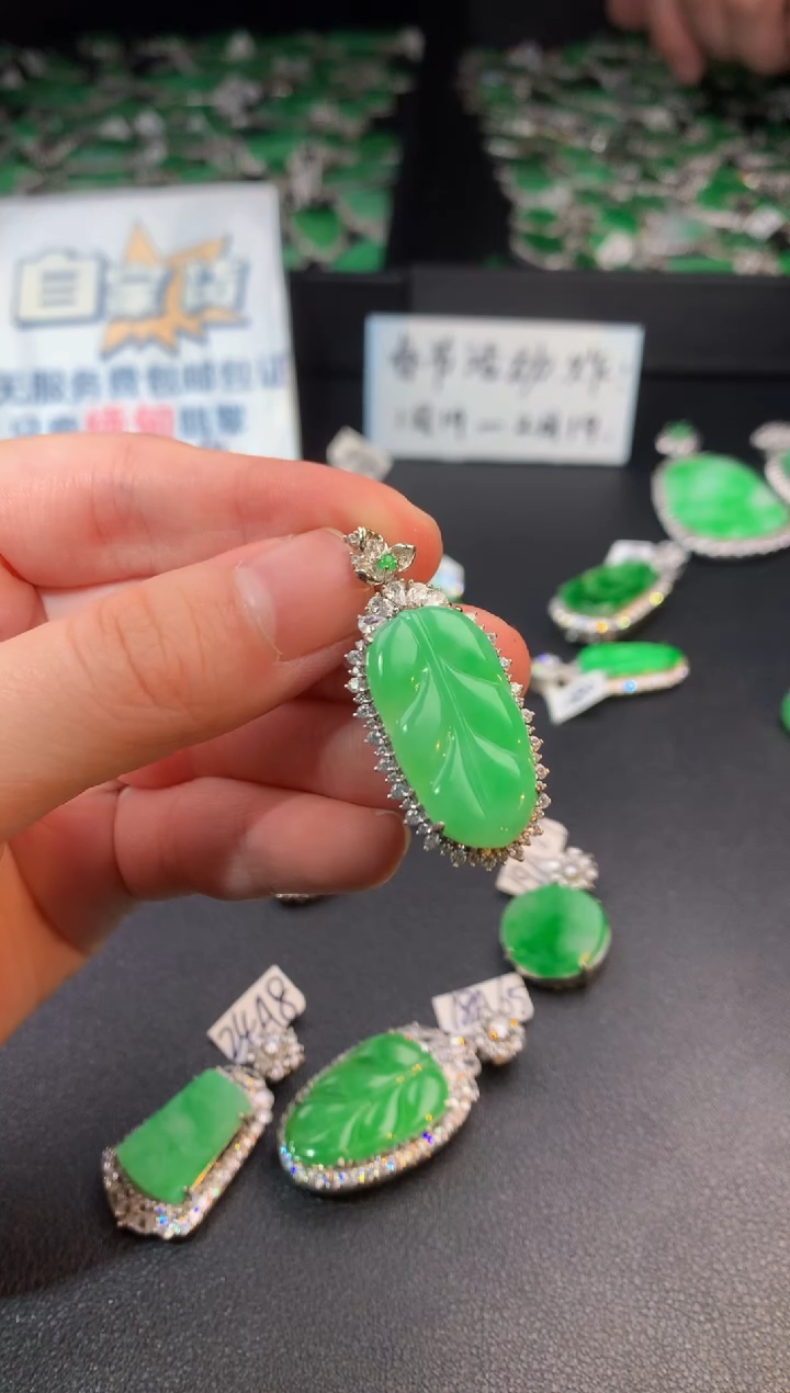 【闪购商品】翡翠颈饰银S925镶嵌翡翠