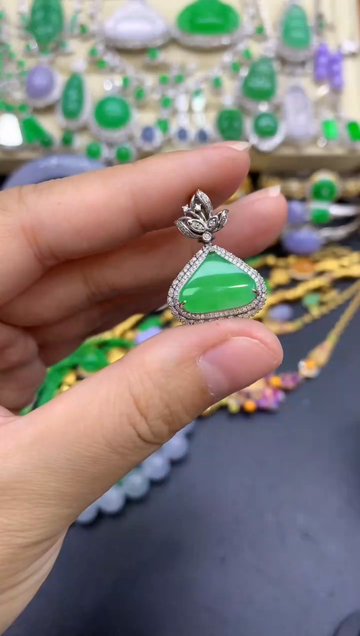 颈饰18K金镶嵌翡翠188-中国好珍宝