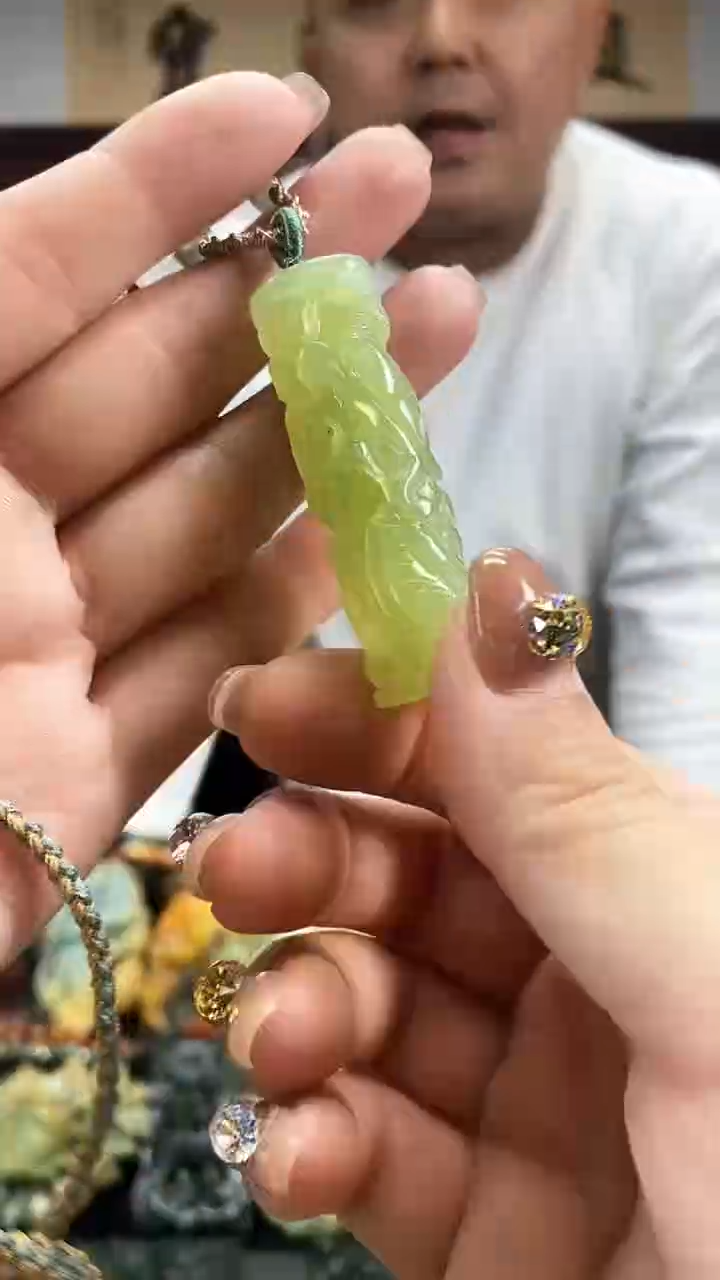 【闪购商品】蛇纹石玉吊坠未镶嵌·