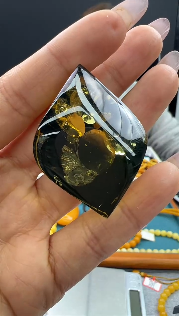 【闪购商品】琥珀颈饰未镶嵌133秒拍号