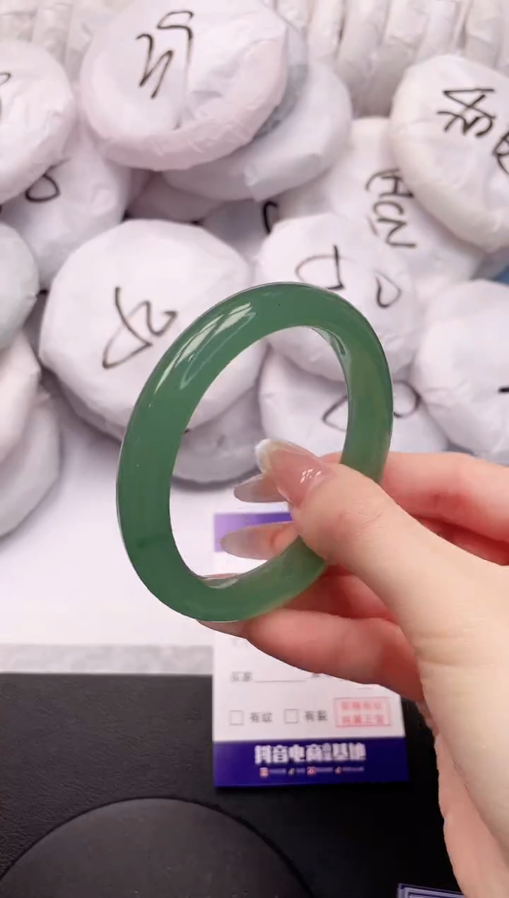 【闪购商品】石英质玉手镯未镶嵌15K33-56