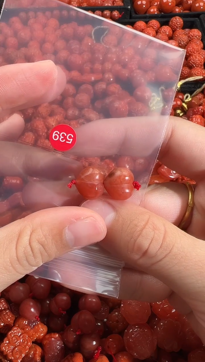 颈饰未镶嵌南红玛瑙1