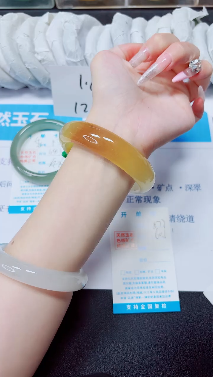 石英质玉手镯未镶嵌77/60