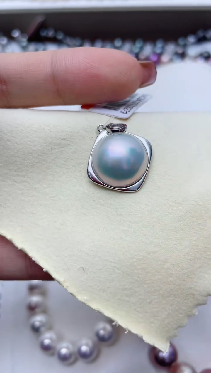 【闪购商品】拼合珍珠（马贝珠）颈饰18K金镶嵌W135