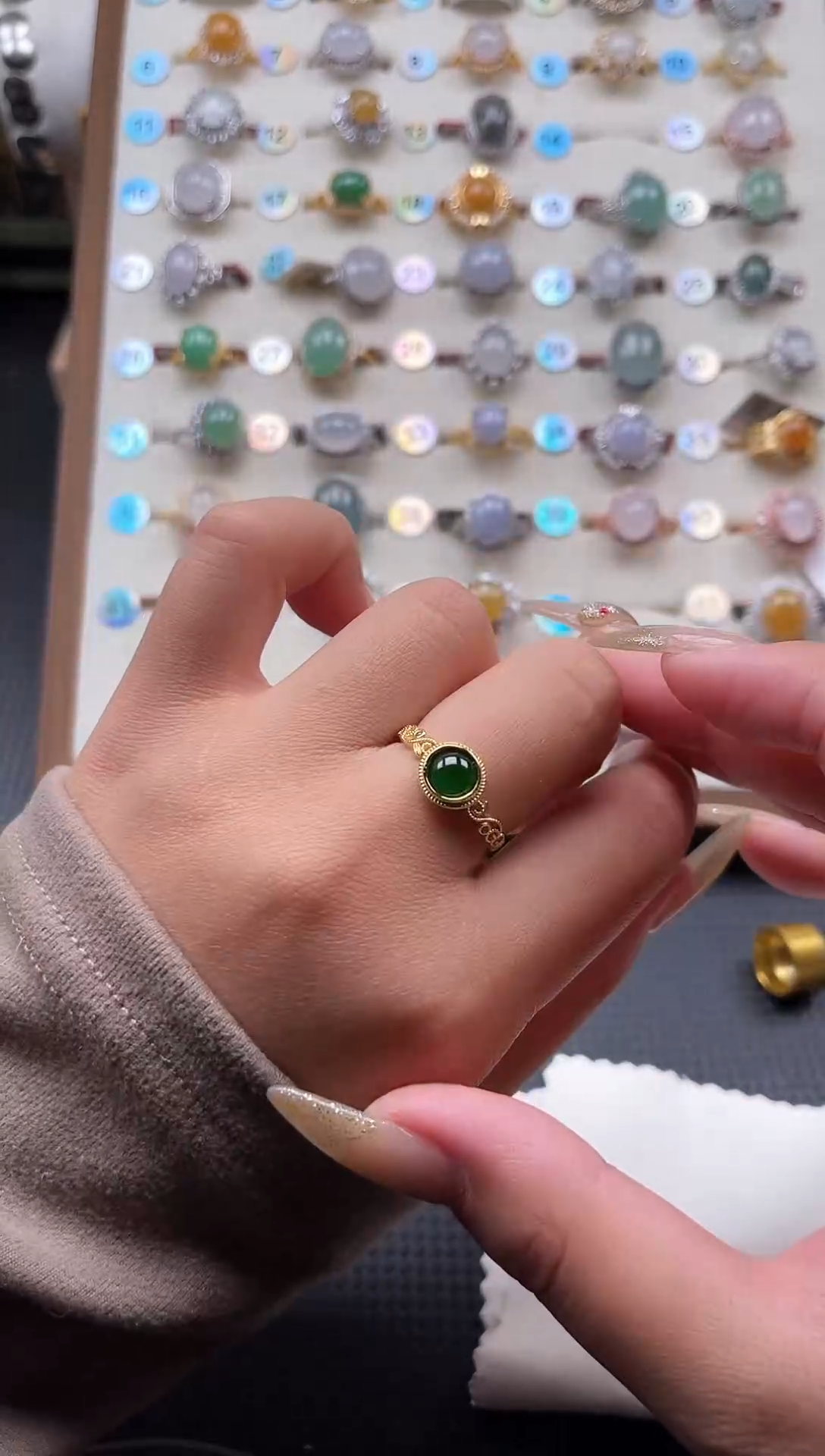 【闪购商品】翡翠戒指银S925镶嵌天然A货翡翠戒指（危料）