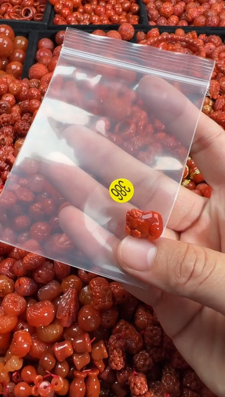 南红玛瑙未镶嵌颈饰1