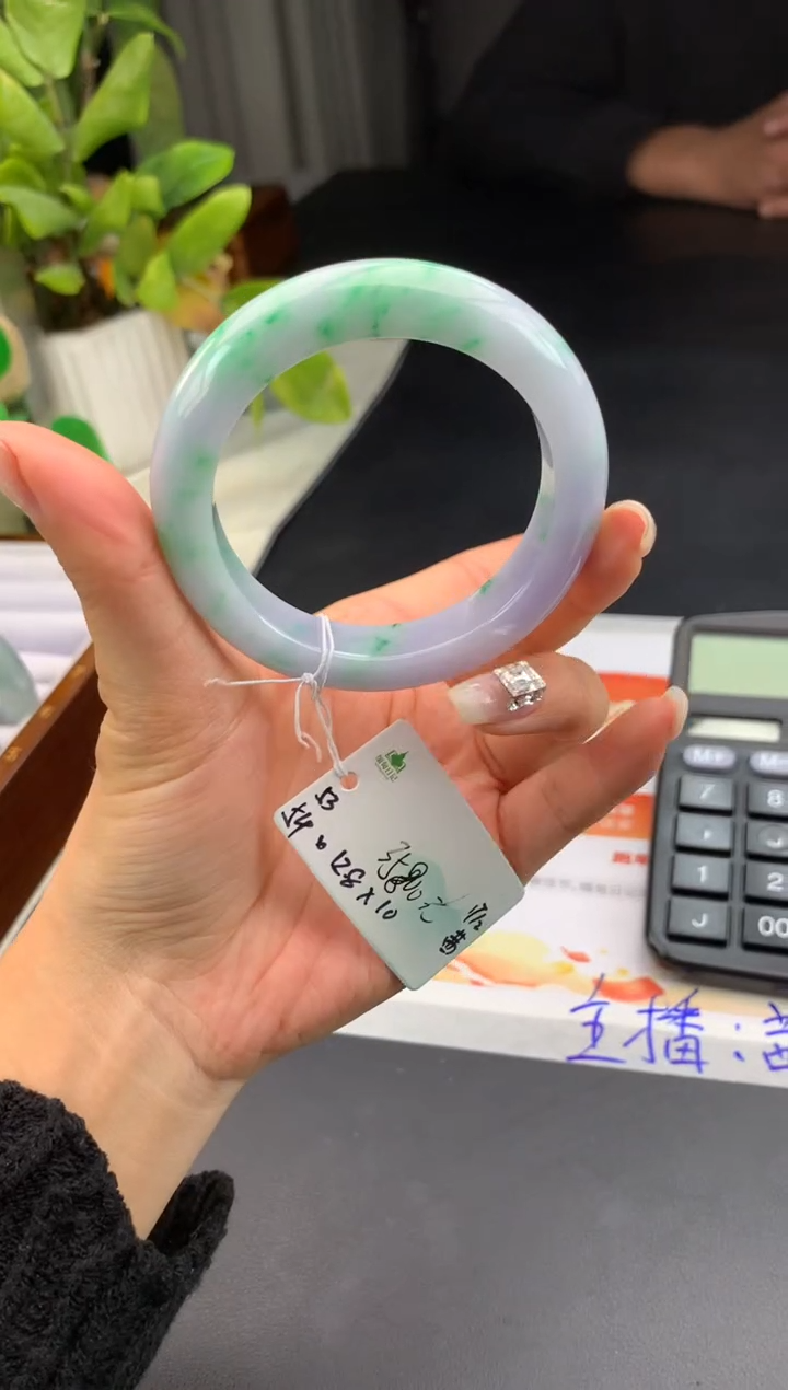 【闪购商品】翡翠手镯未镶嵌女神节#送礼#，下单联系客服核对地址~