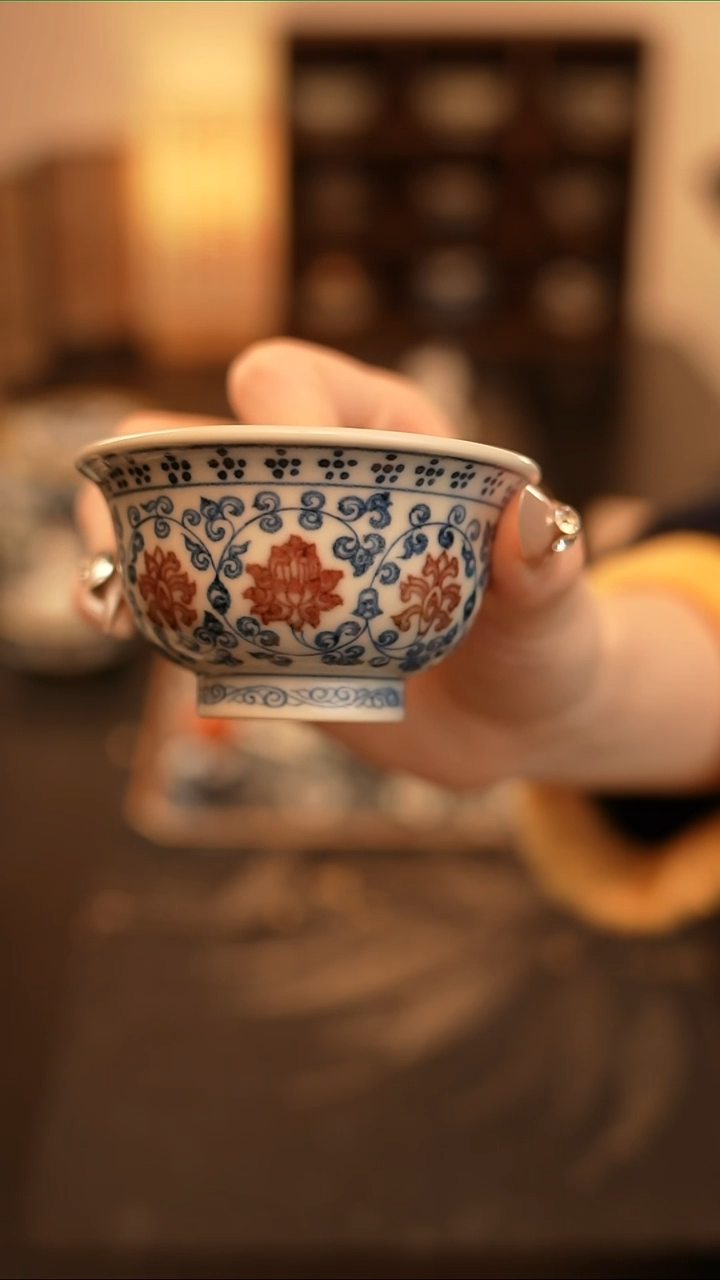 云澹柴窑青花釉里红缠枝莲压手杯