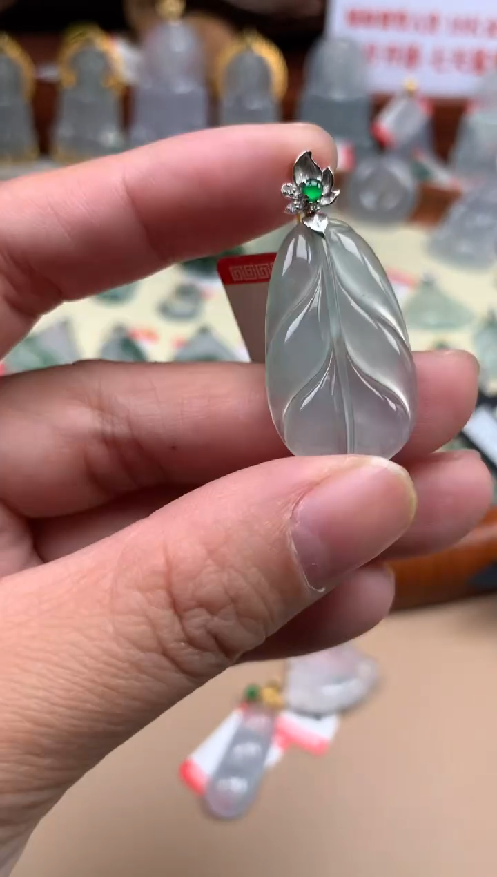 【闪购商品】翡翠颈饰18K金镶嵌叶子