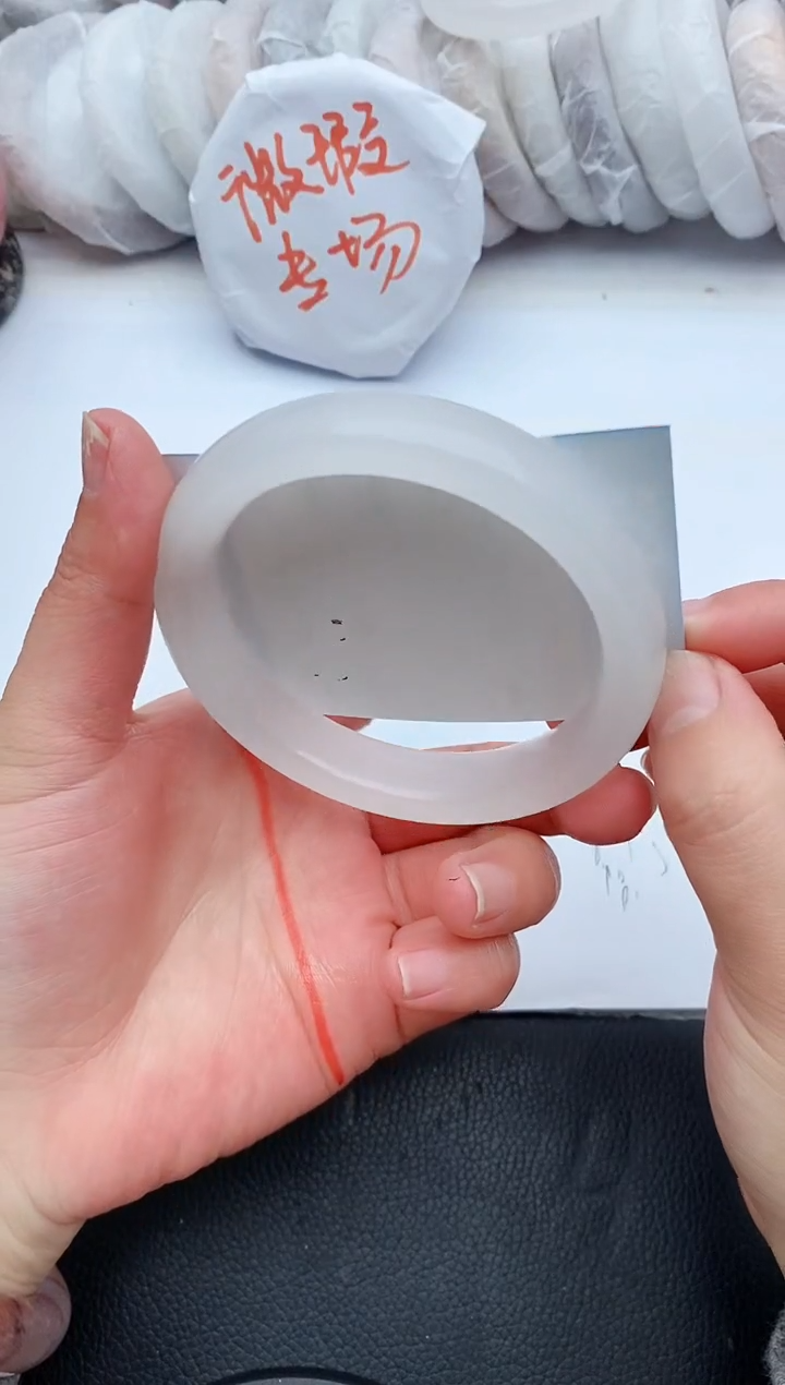 【闪购商品】石英质玉手镯未镶嵌D2+62/63