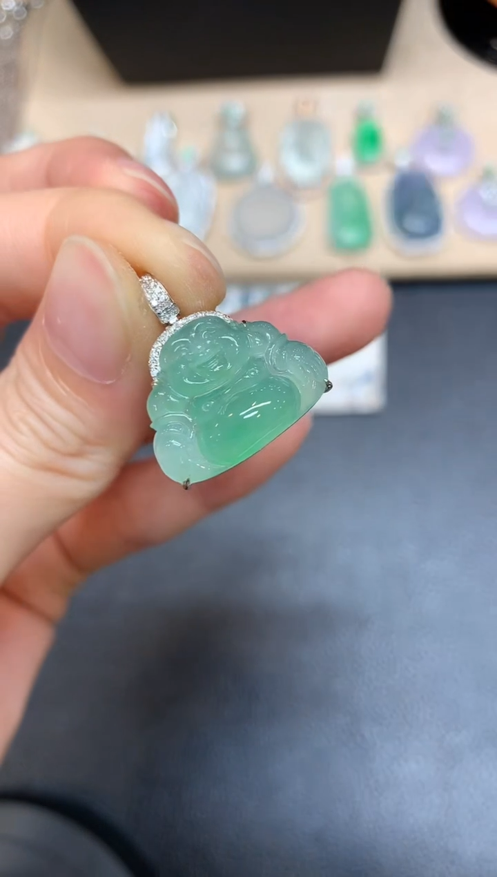 【闪购商品】翡翠颈饰18K金镶嵌佛公【无服务费