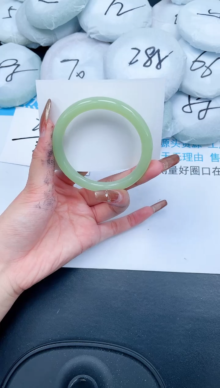 【闪购商品】石英质玉手镯未镶嵌217-58