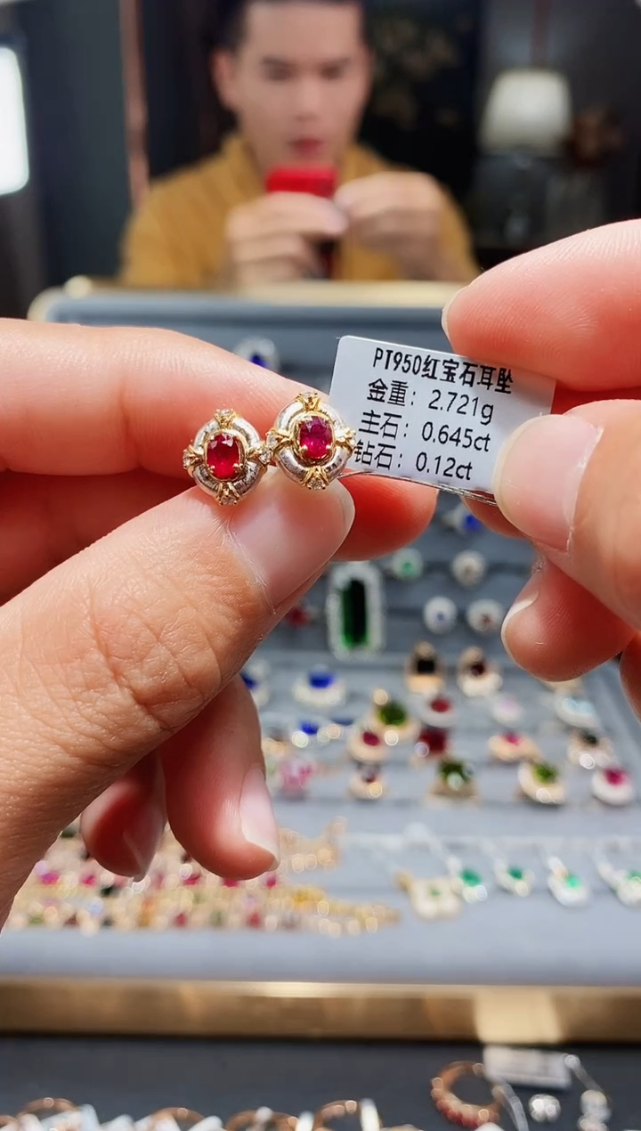 【闪购商品】红宝石耳饰铂Pt950镶嵌0.645.