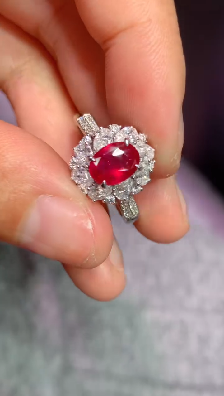 18K金镶嵌戒指红宝石1.01CT