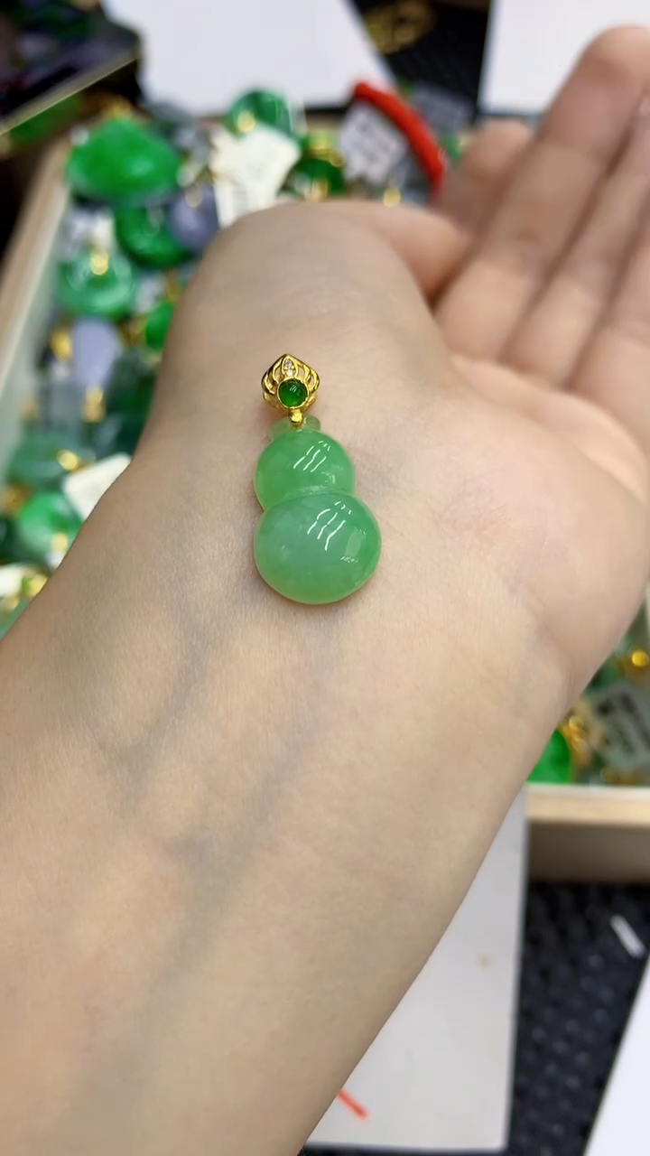 翡翠未镶嵌颈饰             1