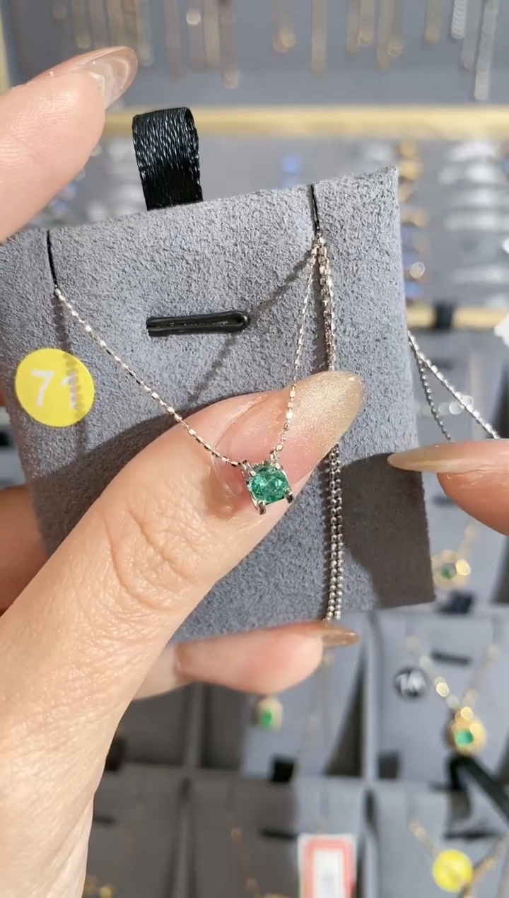 【闪购商品】祖母绿颈饰18K金镶嵌项链