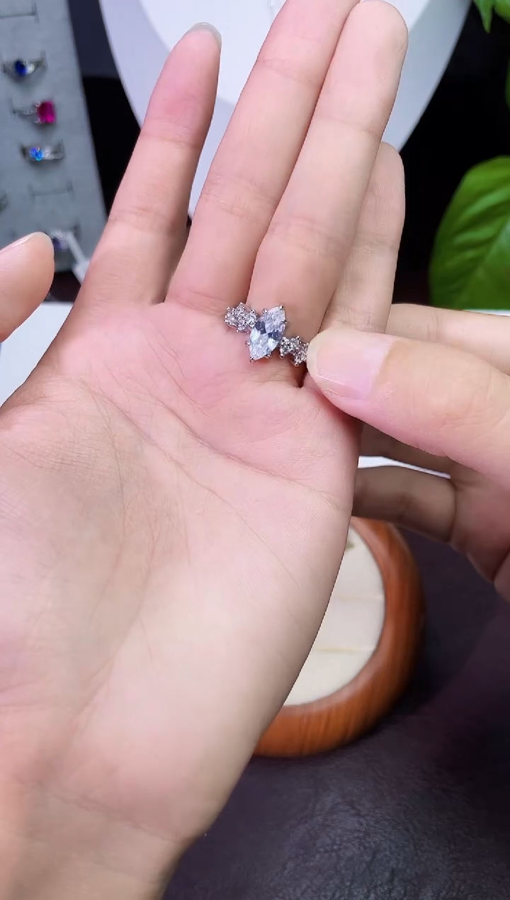 合金合成钻石马眼戒指