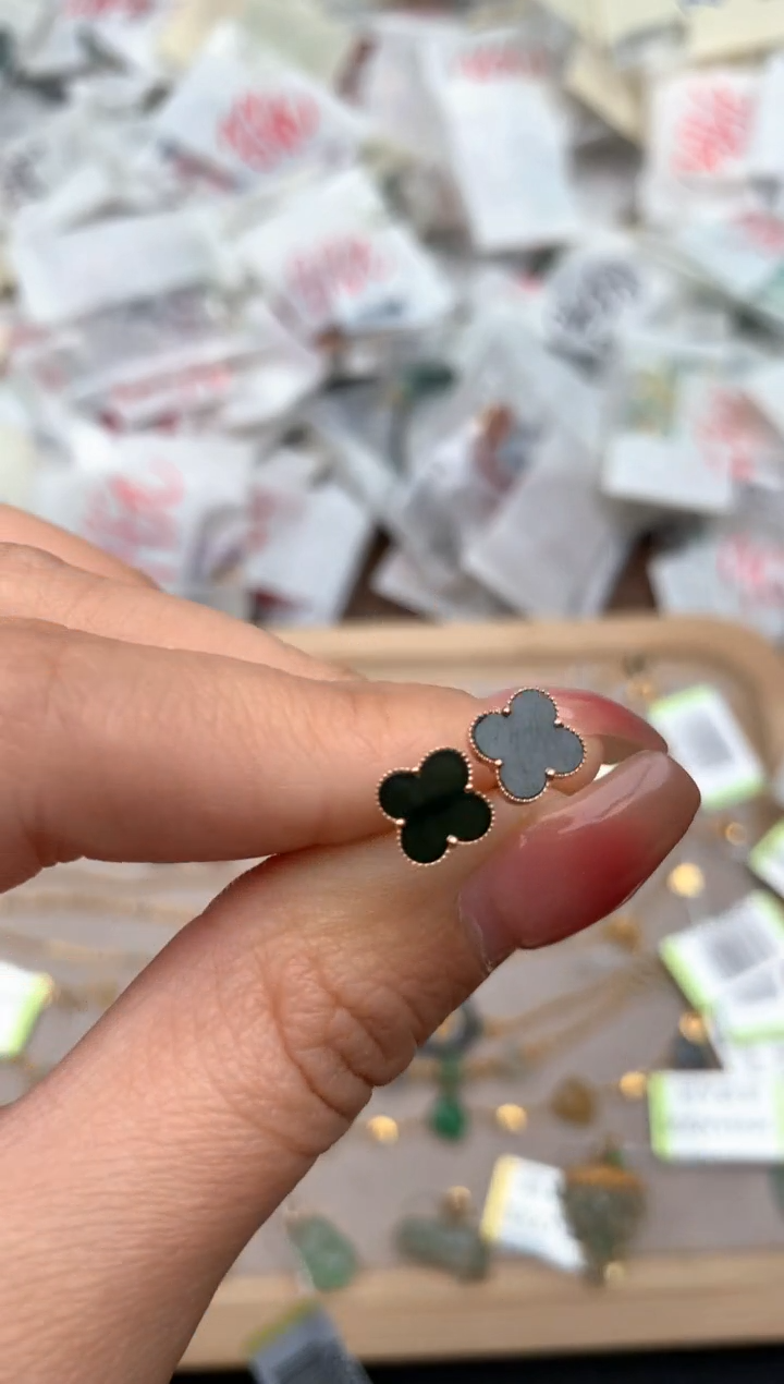 18K金镶嵌挂件翡翠1