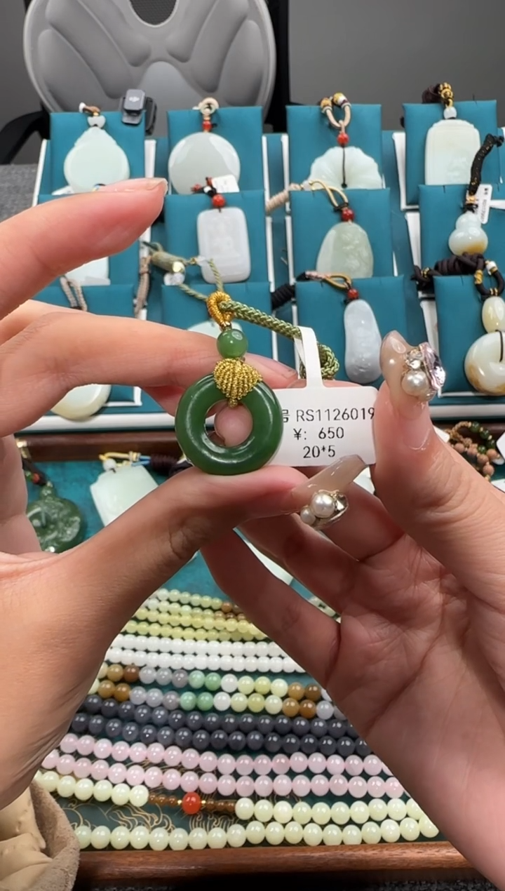 颈饰未镶嵌和田玉吊坠RS