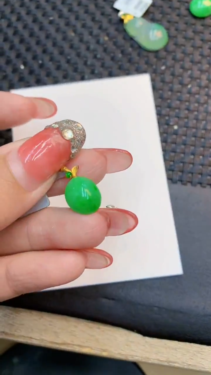 颈饰18K金镶嵌翡翠1