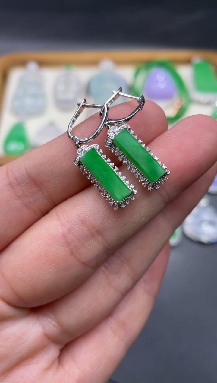 【闪购商品】翡翠耳饰18K金镶嵌79........