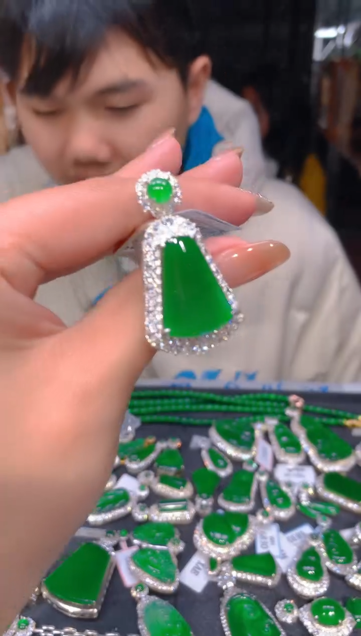 【闪购商品】定制翡翠未镶嵌60定制翡翠 多样性发货（发其一）