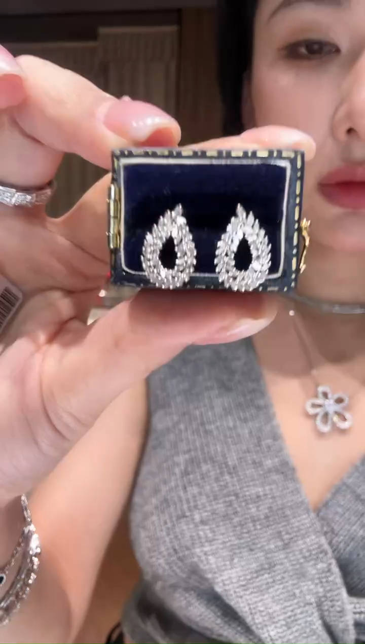 耳饰18K金镶嵌钻石麦穗