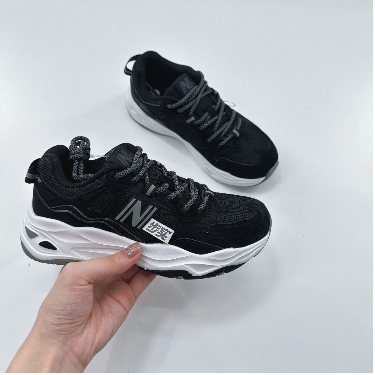 70027高端专享四季款舒适运动鞋黑色（成人运动鞋）