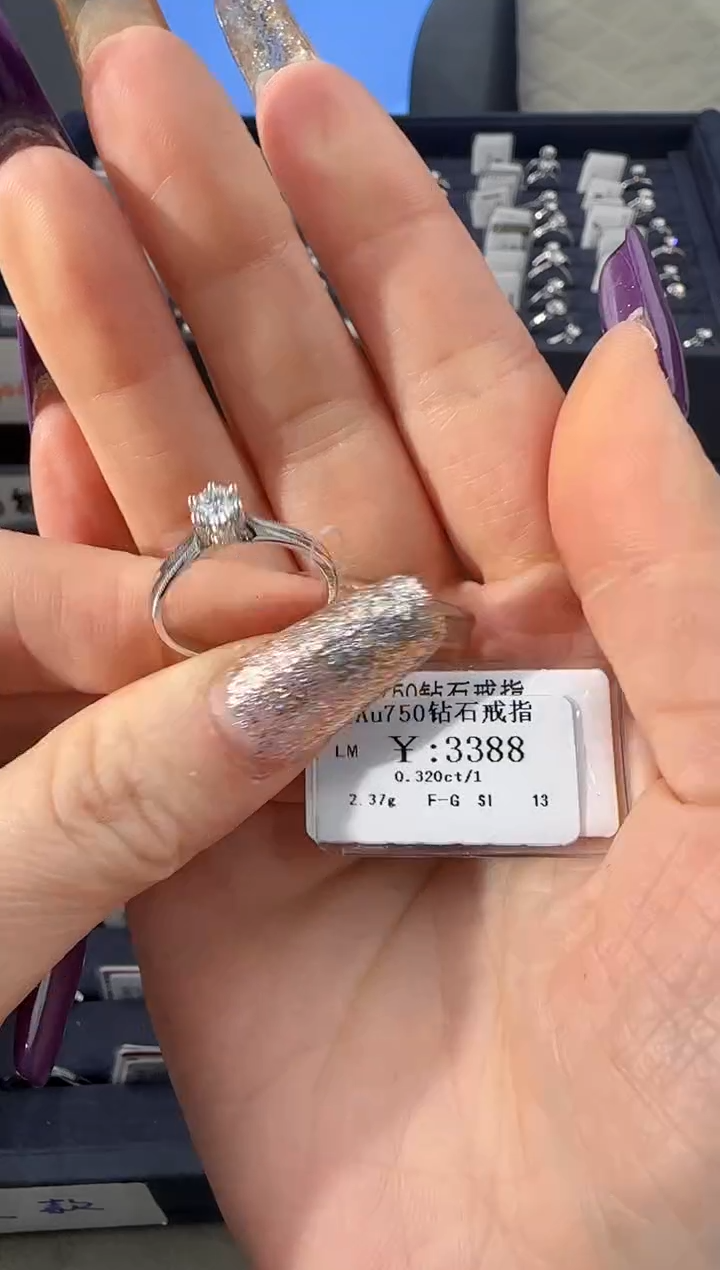 【闪购商品】钻石戒指/指环18K金镶嵌299900