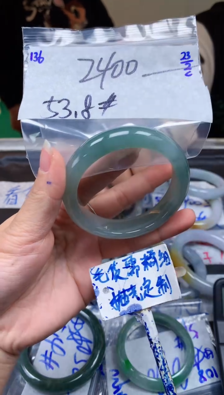 【闪购商品】定制翡翠未镶嵌136毛货需精细抛光手镯多样性拍一发一