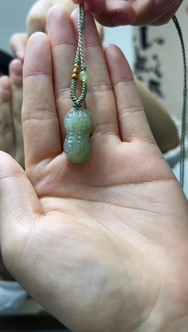 和田玉未镶嵌颈饰花生