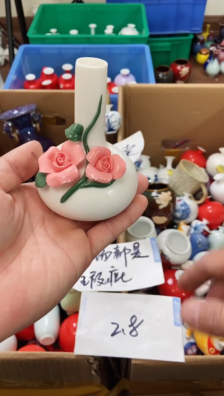 摆件12.28中瑕疵小花瓶摆件