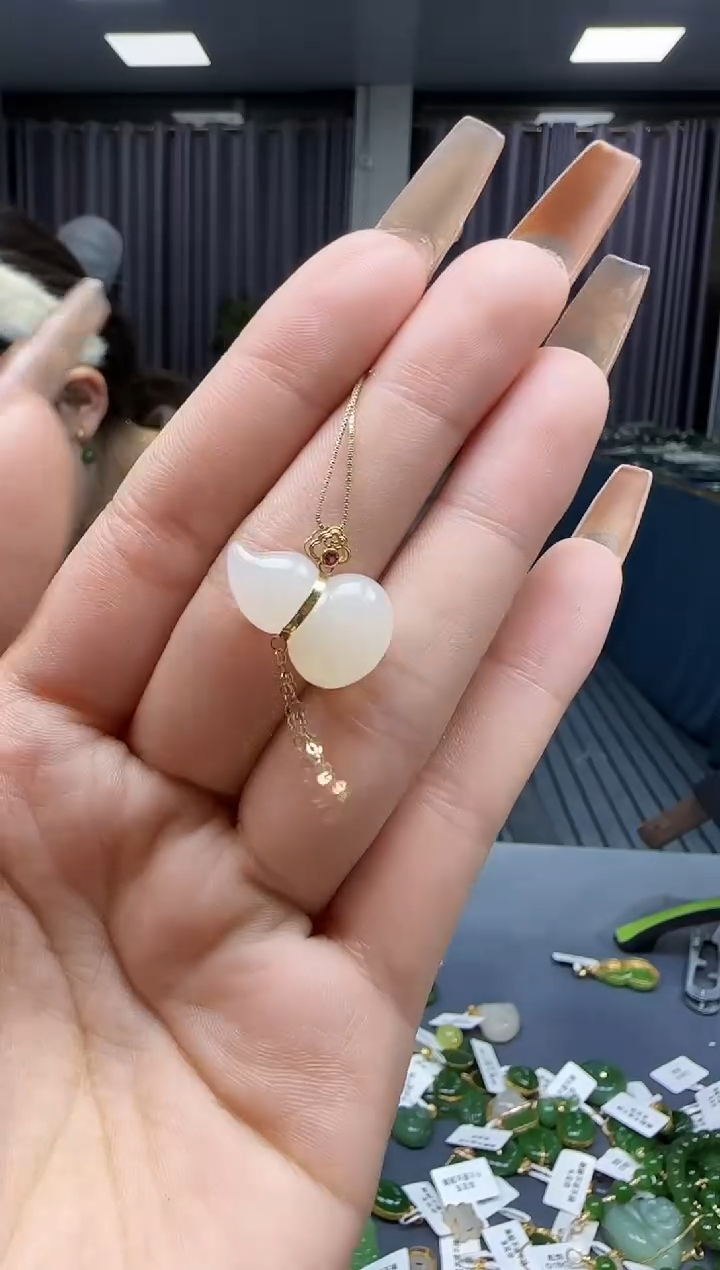 【闪购商品】和田玉挂件18K金镶嵌1