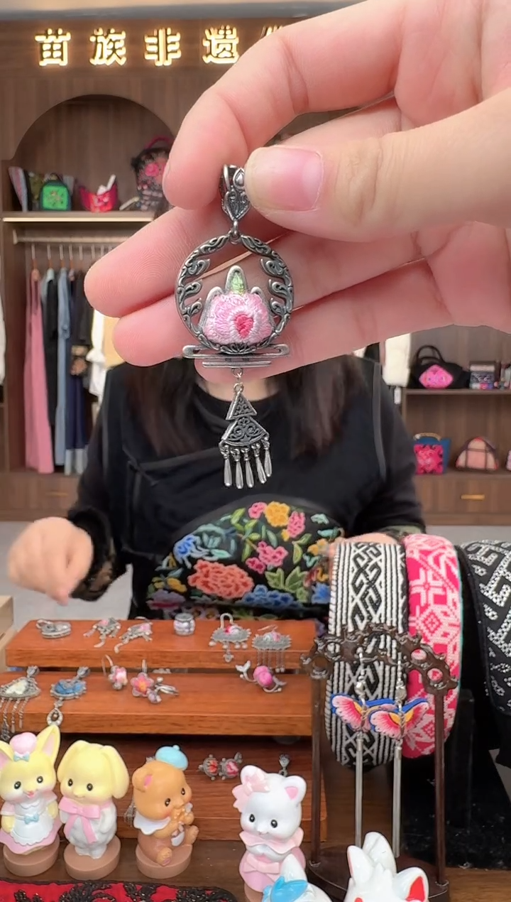 【闪购商品】织绣扶光苗绣传承22