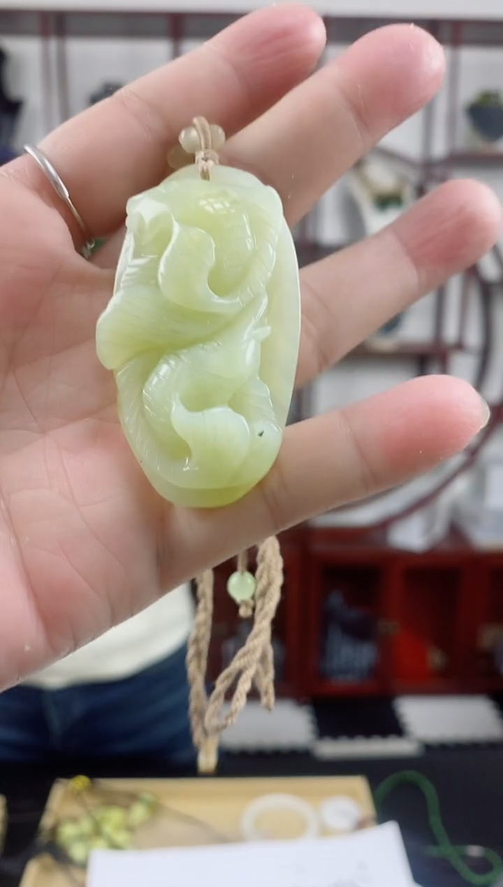 未镶嵌岫玉颈饰1