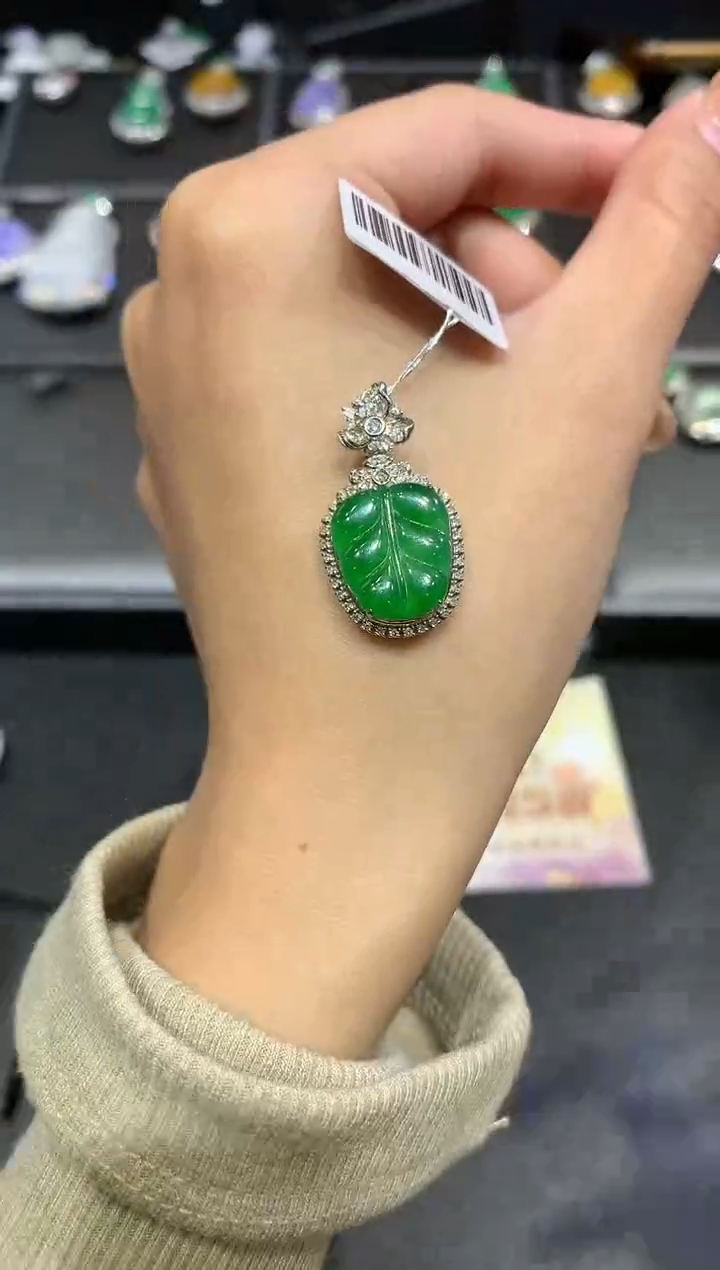 【闪购商品】翡翠吊坠(不含链)18K金镶嵌吊坠A464|6800