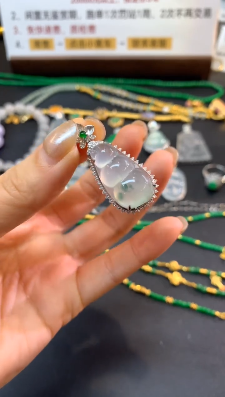 吊坠(不含链)18K金镶嵌翡翠吊坠|8500+425