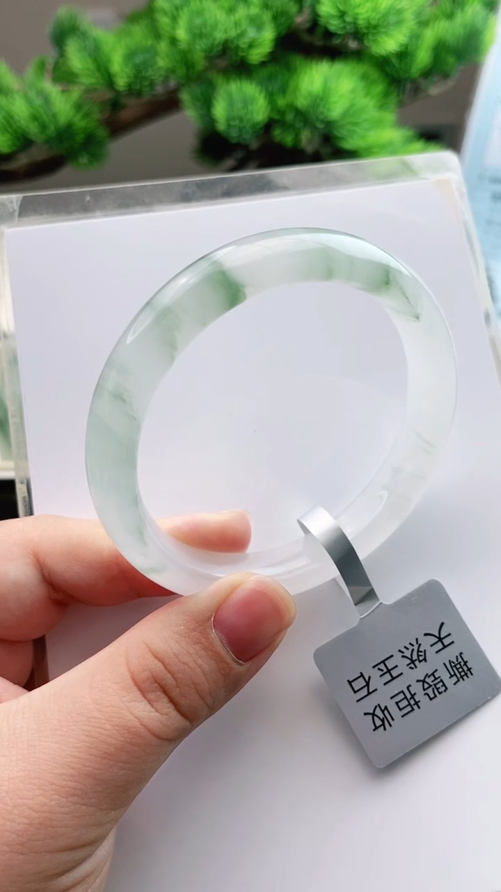 【闪购商品】石英质玉手镯未镶嵌55