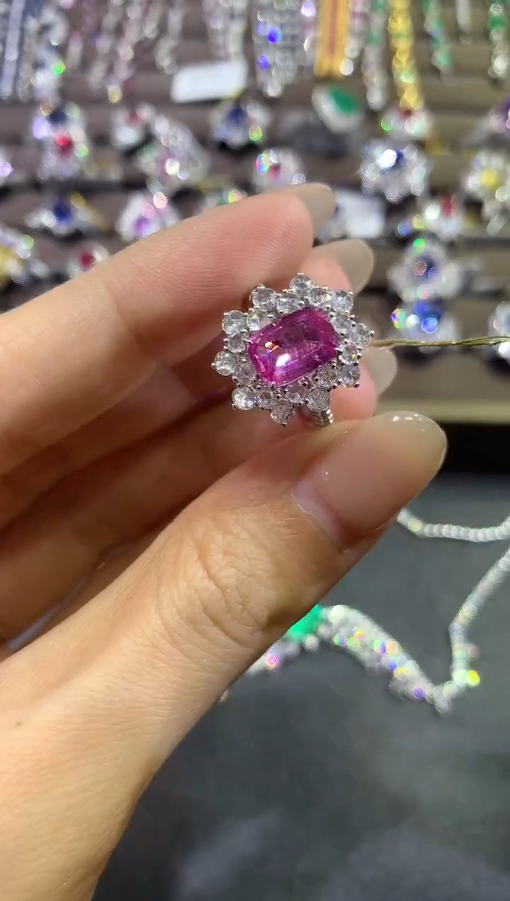 【闪购商品】彩色蓝宝石戒指18K金镶嵌a488       