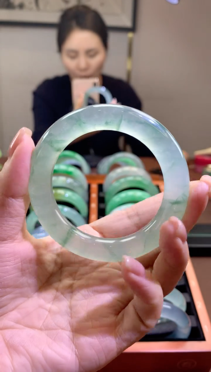 【闪购商品】翡翠手镯未镶嵌冰飘花 