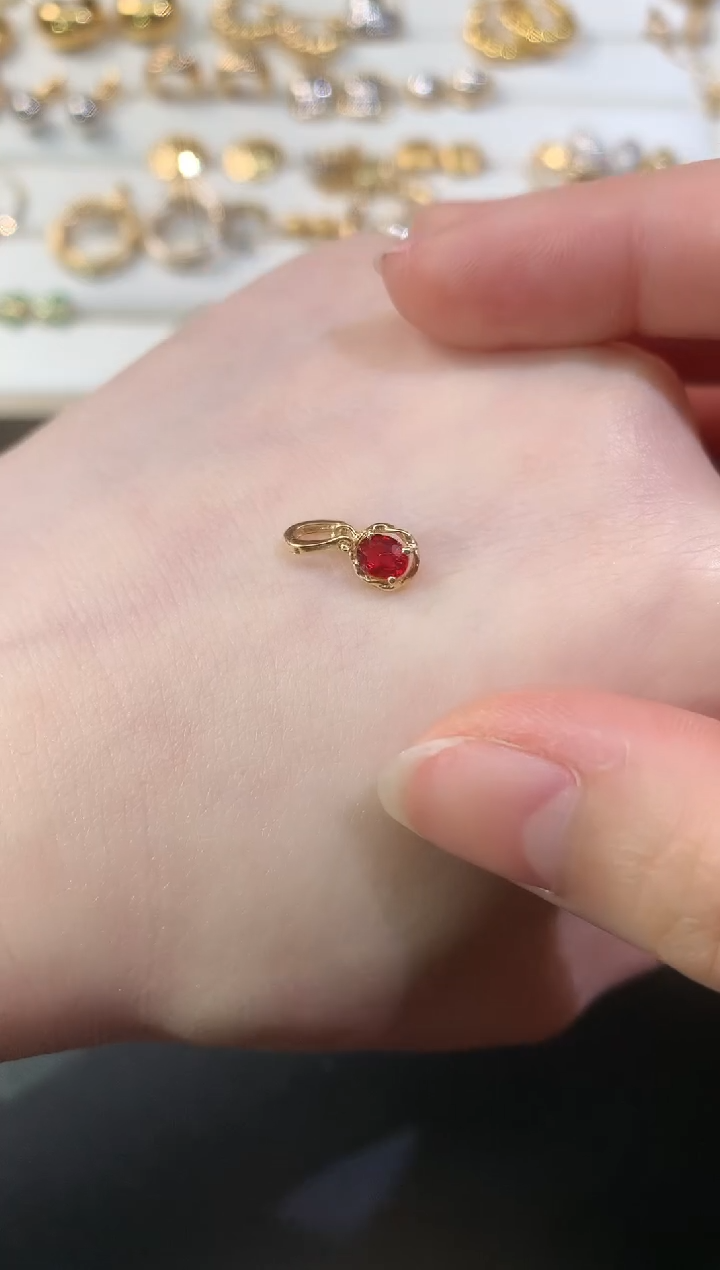 【闪购商品】红宝石吊坠18K金镶嵌D72|680