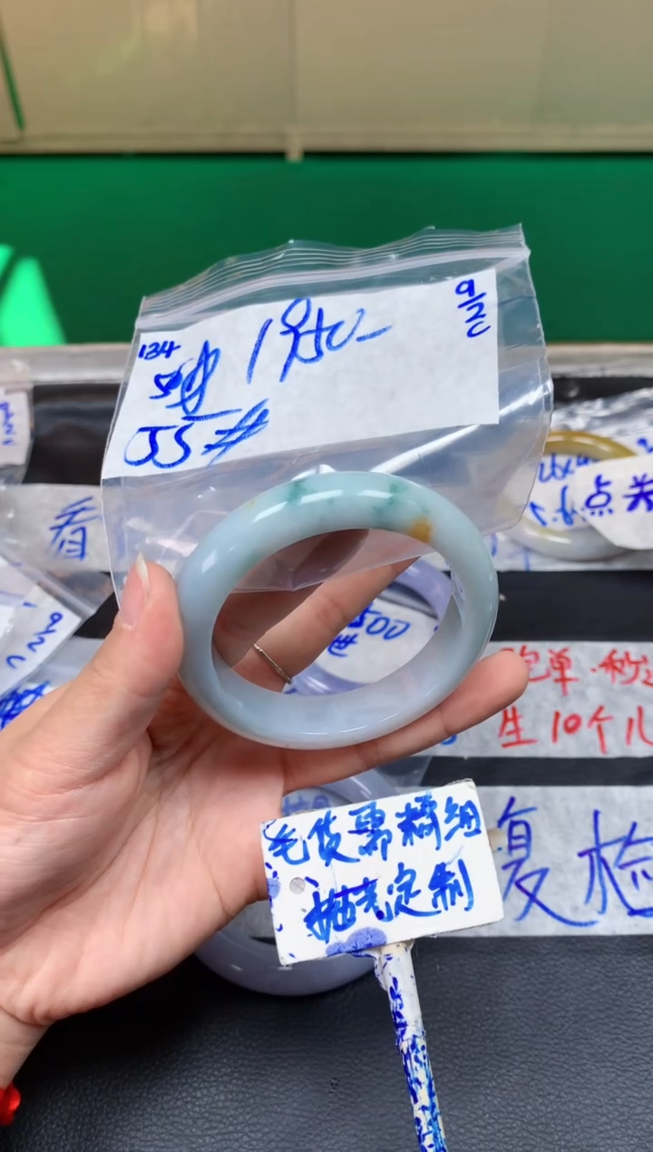 【闪购商品】定制翡翠未镶嵌134毛货需精细抛光手镯多样性拍一发一