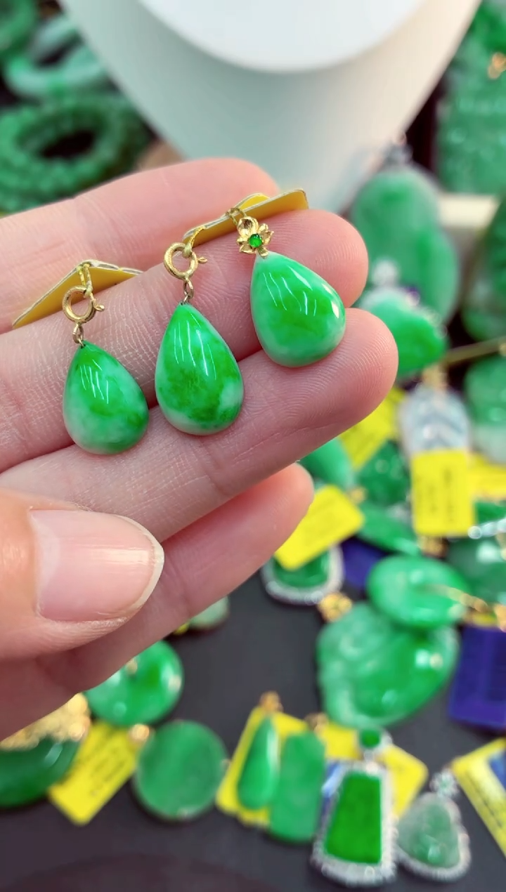 吊坠(不含链)18K金镶嵌翡翠多样性发货其中一件